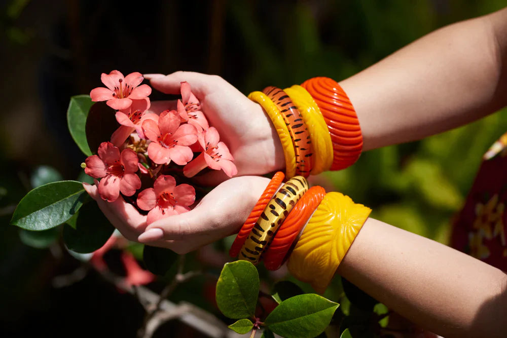 Midi Papaya Heavy Carve Fakelite Bangle