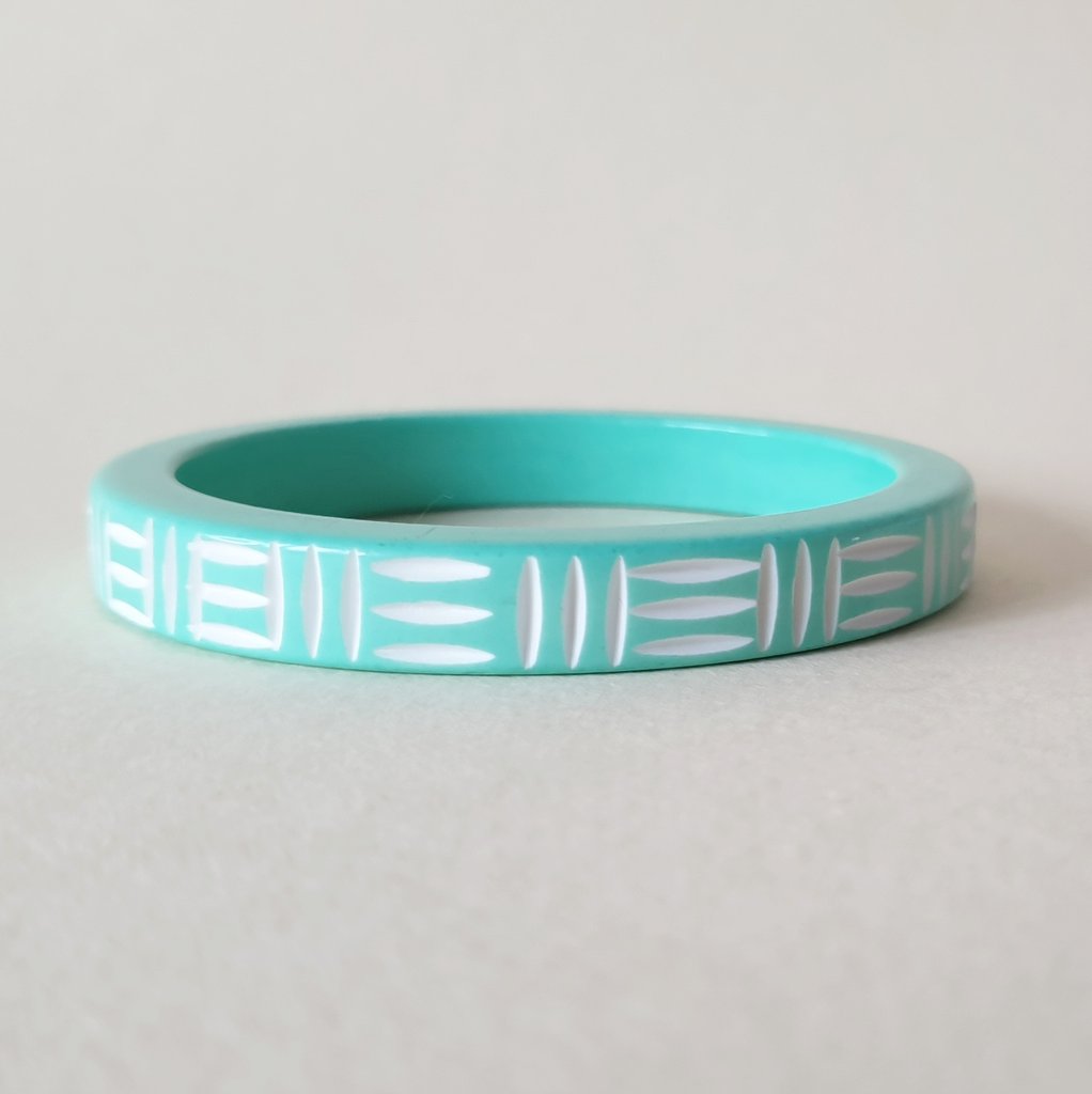 Kane Wicker carved 2 tone bangle - Peppermint