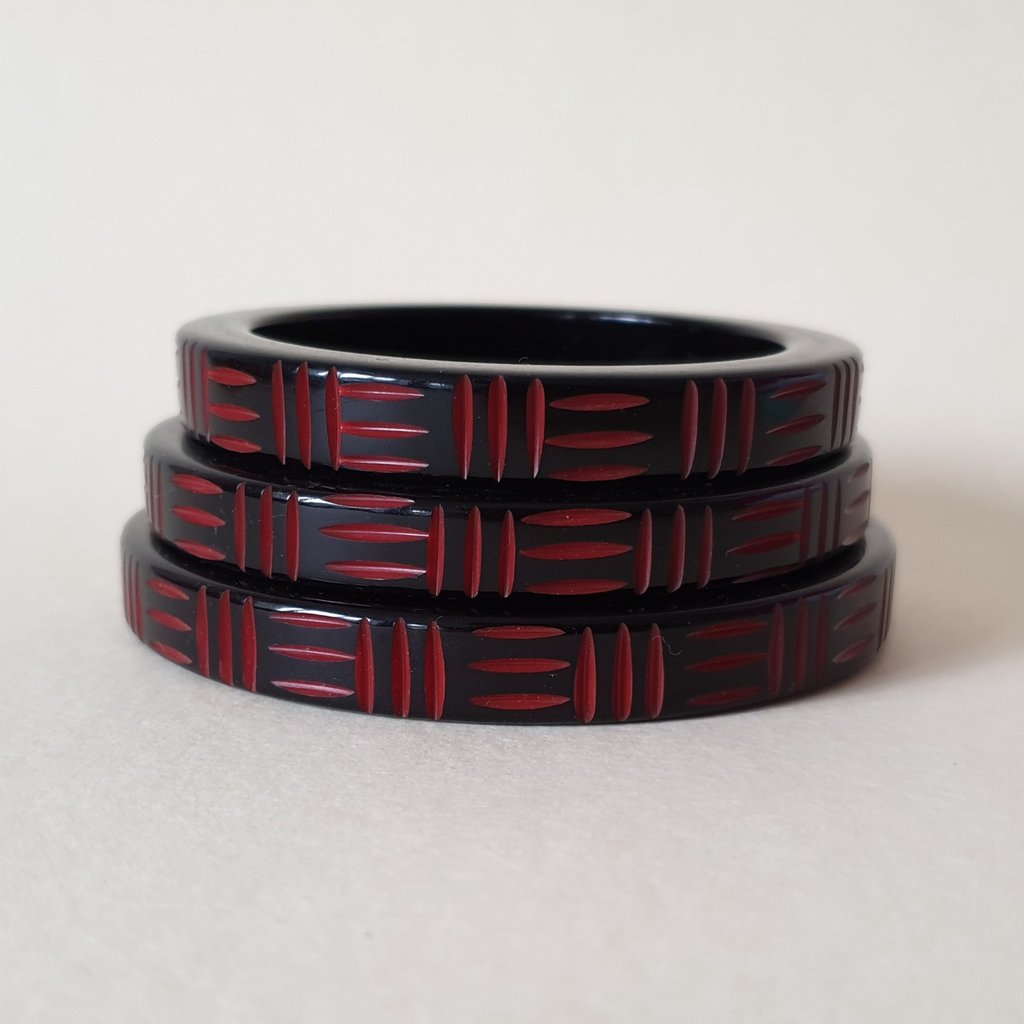 Kane Wicker carved 2 tone bangle - Lava