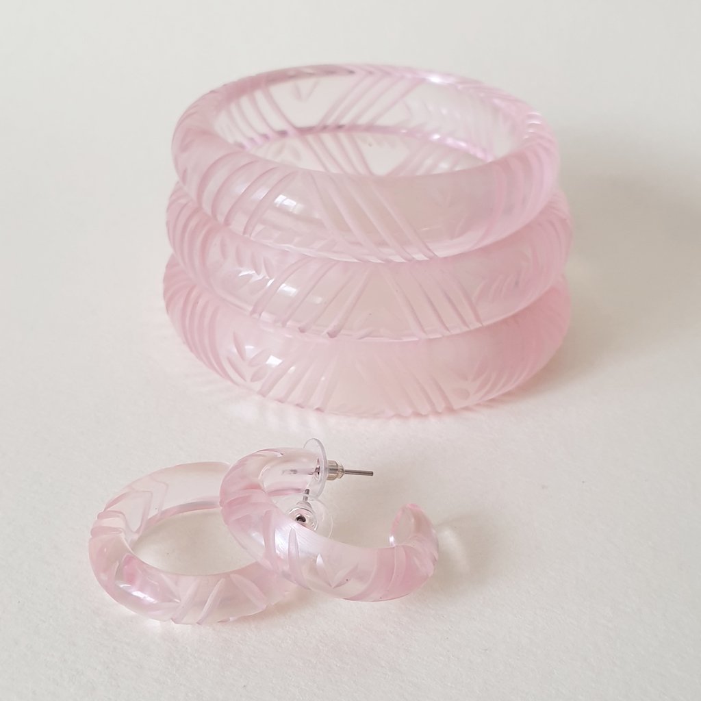 Krystal Prystal carved bangle - Pale Pink